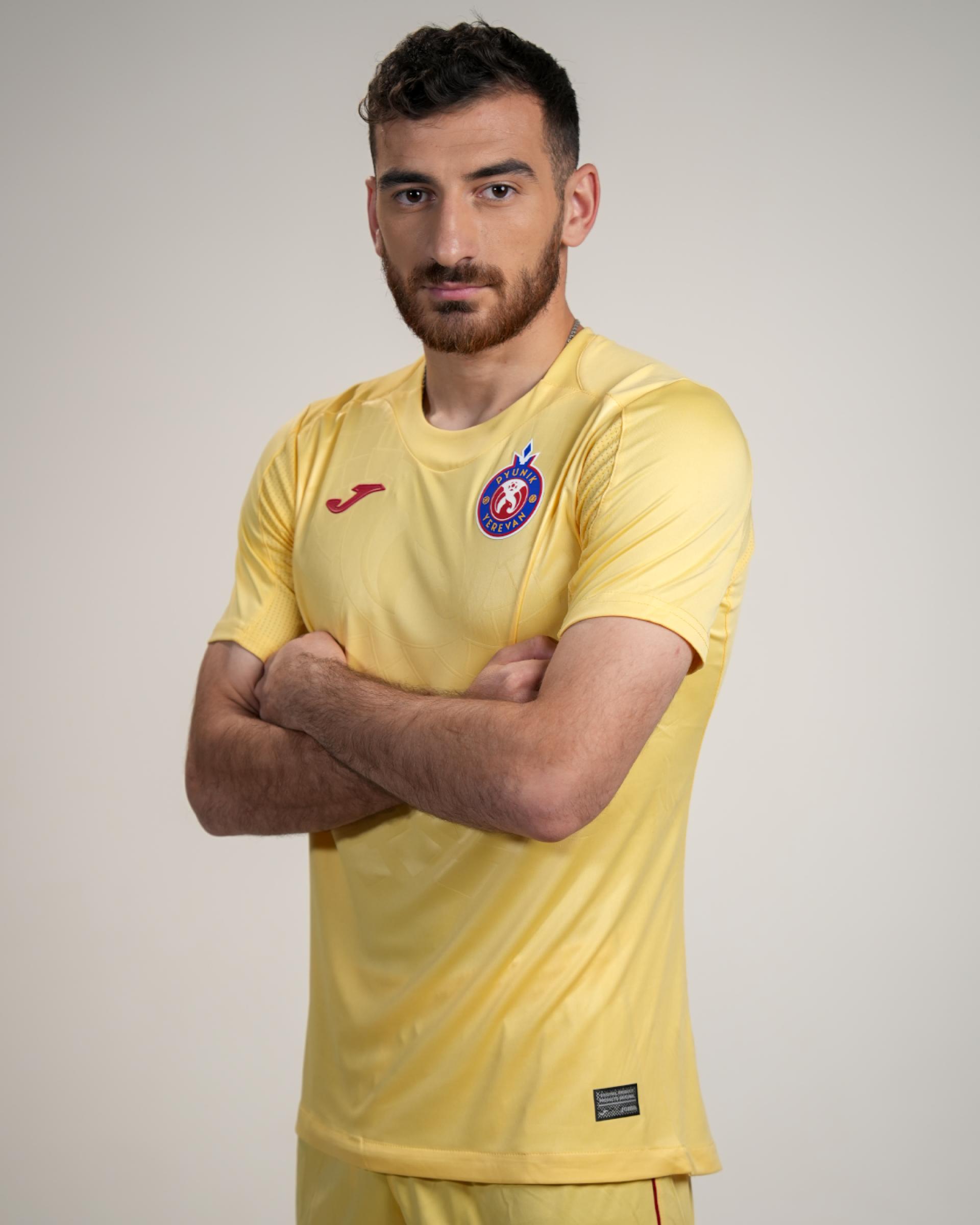 Ոսկեգույն մարզաշապիկ